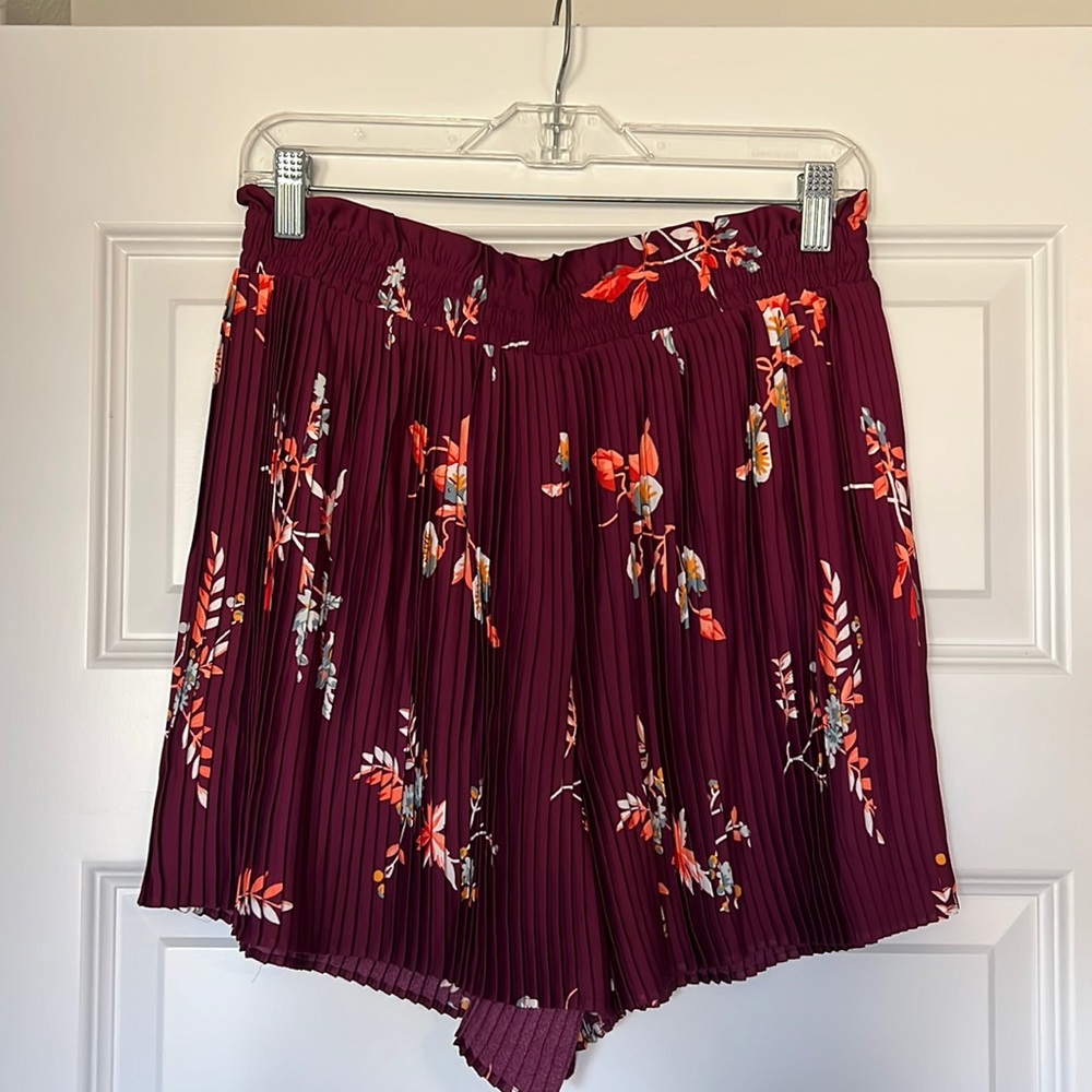 Ann Taylor never been worn high waisted pleated shorts